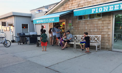 Unfreindlys-Ice-cream-and-Pioneer-market-Fair-Harbor-Fire-Island